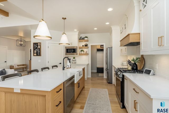 8216 E Ladyslipper Cir Circle, Sioux Falls, SD 57110