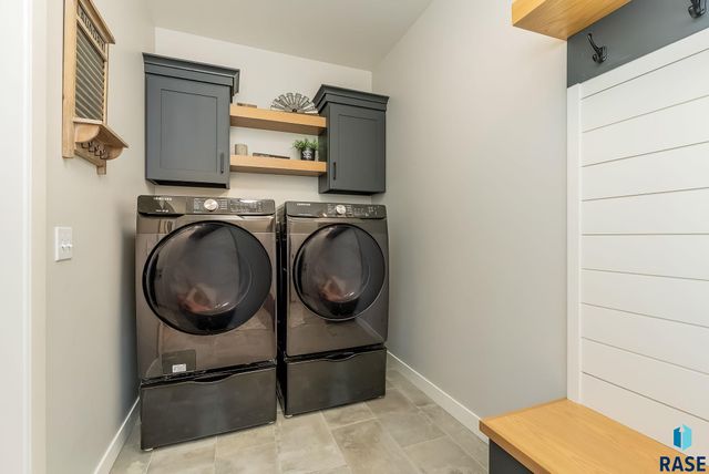 8216 E Ladyslipper Cir Circle, Sioux Falls, SD 57110