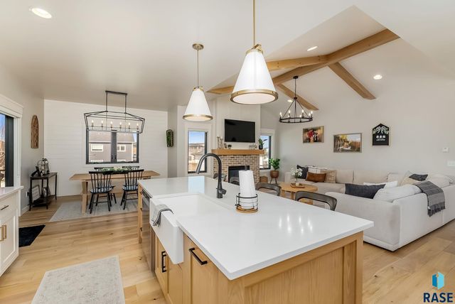 8216 E Ladyslipper Cir Circle, Sioux Falls, SD 57110