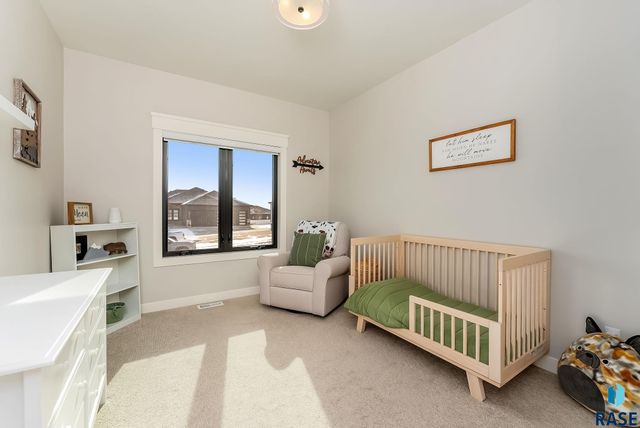 8216 E Ladyslipper Cir Circle, Sioux Falls, SD 57110