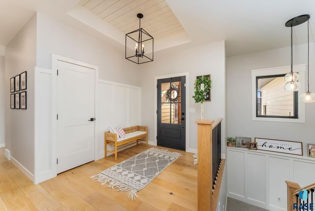 8216 E Ladyslipper Cir Circle, Sioux Falls, SD 57110