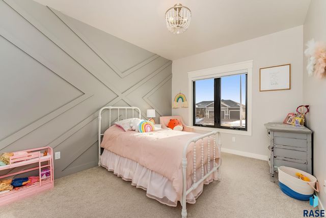 8216 E Ladyslipper Cir Circle, Sioux Falls, SD 57110