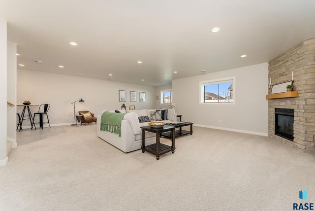 8216 E Ladyslipper Cir Circle, Sioux Falls, SD 57110