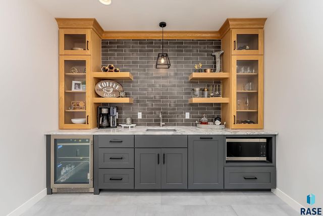 8216 E Ladyslipper Cir Circle, Sioux Falls, SD 57110