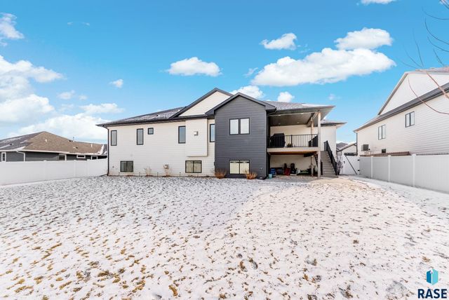 8216 E Ladyslipper Cir Circle, Sioux Falls, SD 57110