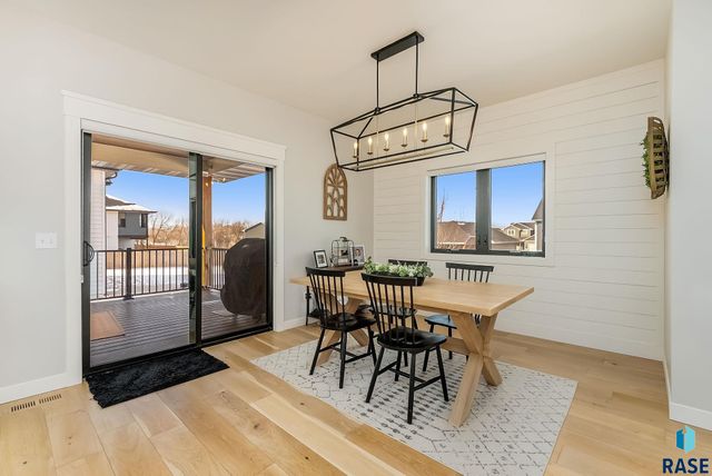 8216 E Ladyslipper Cir Circle, Sioux Falls, SD 57110