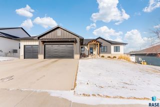 8216 E Ladyslipper Cir Circle, Sioux Falls, SD 57110