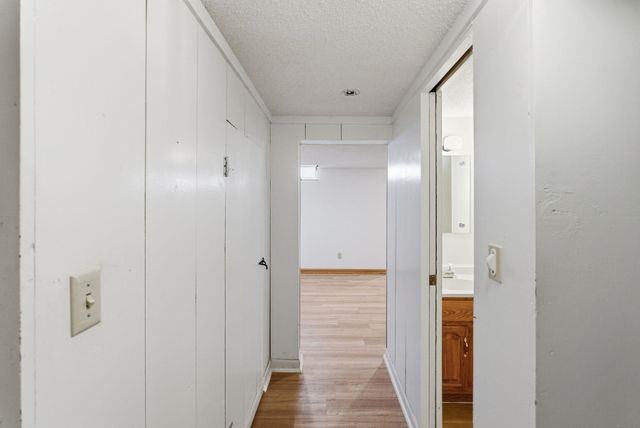 333 N Ridgewood Dr, Wichita, KS 67208