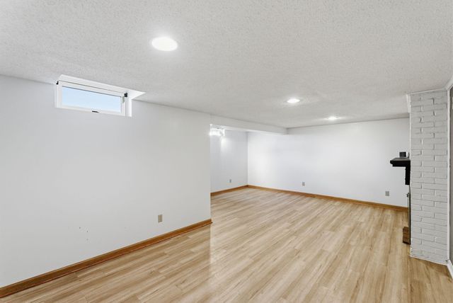 333 N Ridgewood Dr, Wichita, KS 67208