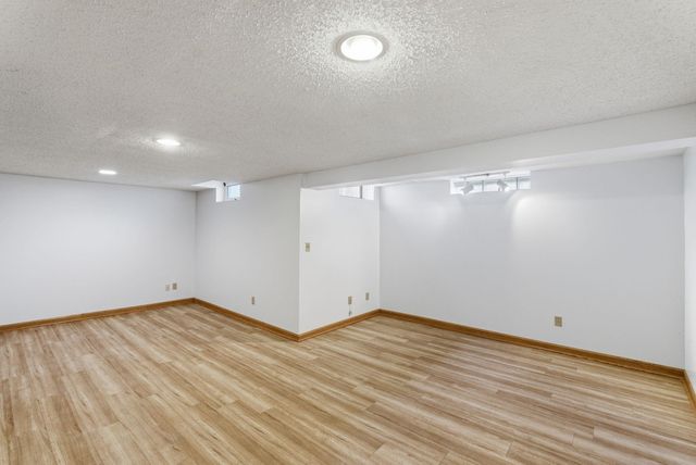 333 N Ridgewood Dr, Wichita, KS 67208