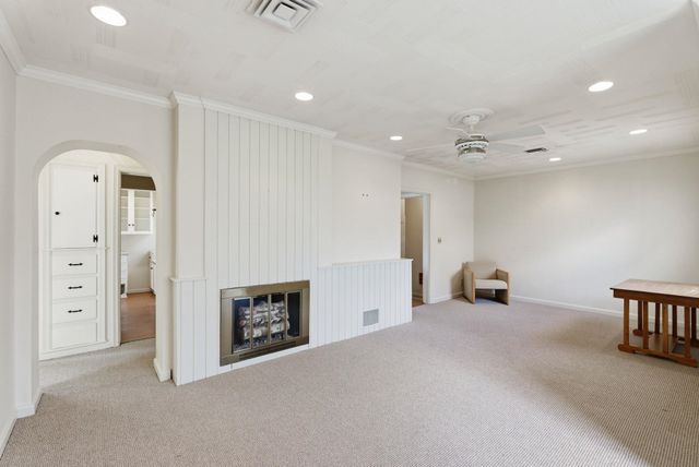 333 N Ridgewood Dr, Wichita, KS 67208