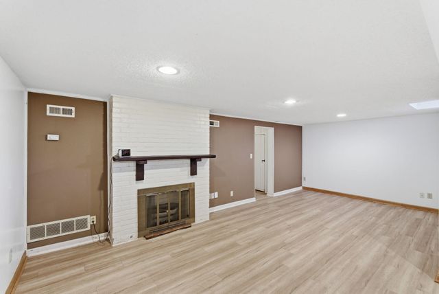 333 N Ridgewood Dr, Wichita, KS 67208