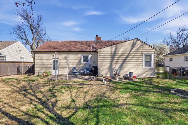 333 N Ridgewood Dr, Wichita, KS 67208