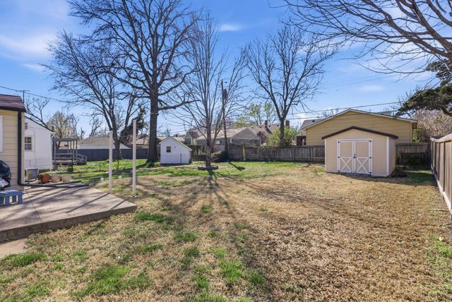 333 N Ridgewood Dr, Wichita, KS 67208