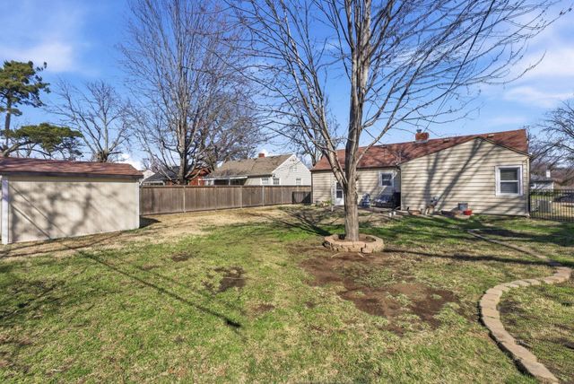 333 N Ridgewood Dr, Wichita, KS 67208