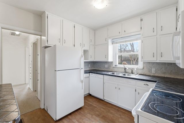 333 N Ridgewood Dr, Wichita, KS 67208