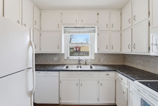 333 N Ridgewood Dr, Wichita, KS 67208