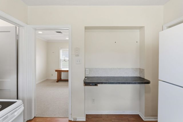 333 N Ridgewood Dr, Wichita, KS 67208