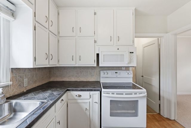 333 N Ridgewood Dr, Wichita, KS 67208