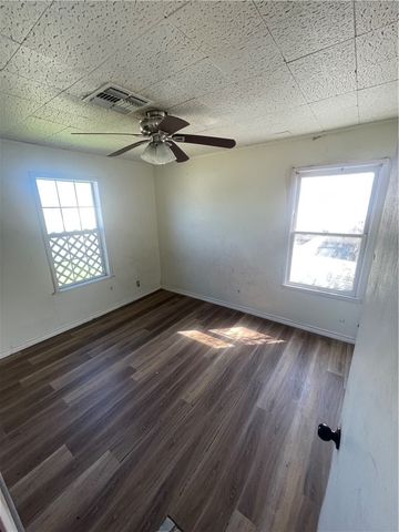 1733 Karen Dr, Corpus Christi, TX 78416