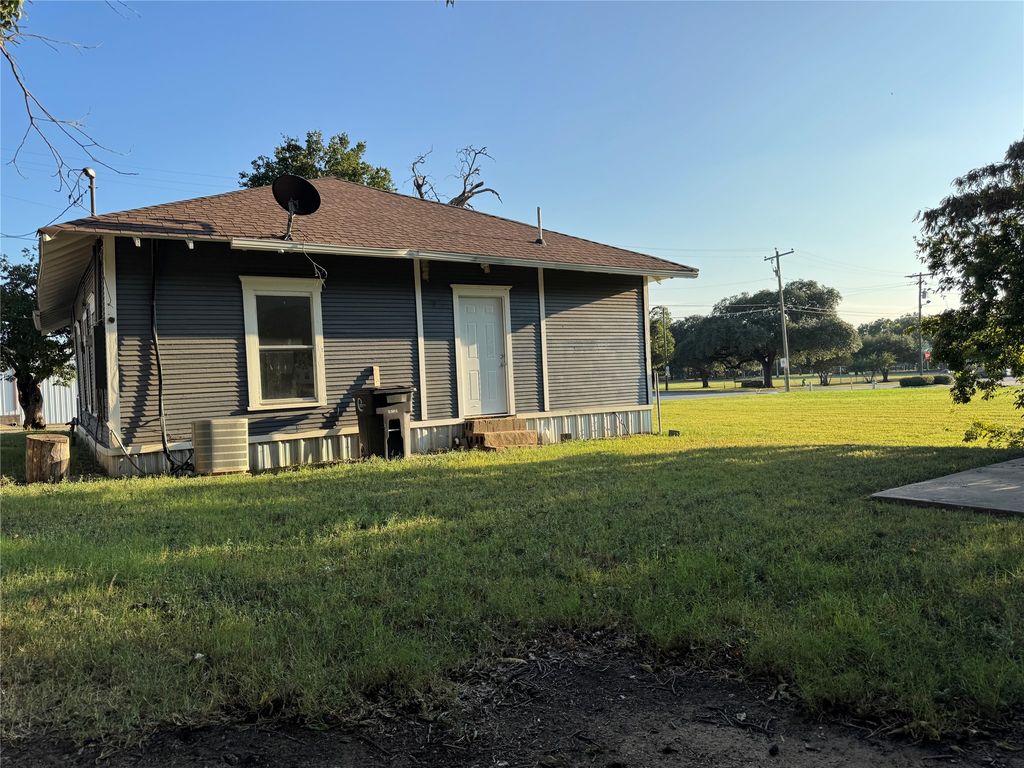 204 W Westhill Drive, Cleburne, TX 76033 — photo 3