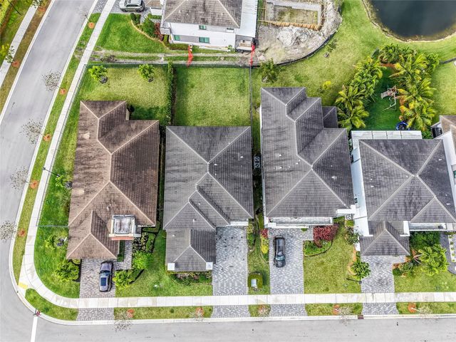 8615 Prospect Ln, Parkland, FL 33076