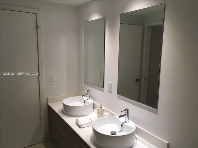 121 NE 34th St 2203, Miami, FL 33137