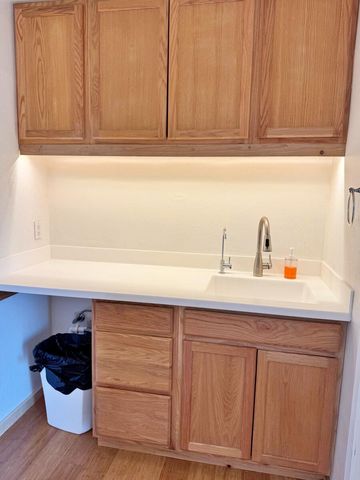 322 Columbia Drive SE B, Albuquerque, NM 87106