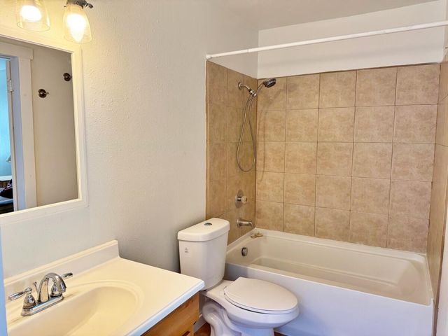 322 Columbia Drive SE B, Albuquerque, NM 87106