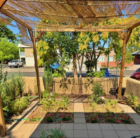 322 Columbia Drive SE B, Albuquerque, NM 87106