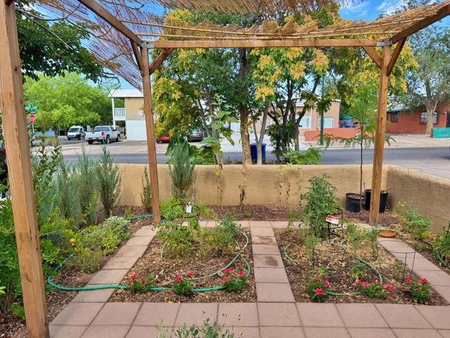 322 Columbia Drive SE B, Albuquerque, NM 87106