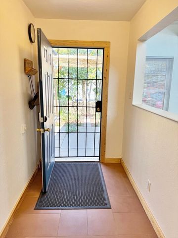 322 Columbia Drive SE B, Albuquerque, NM 87106