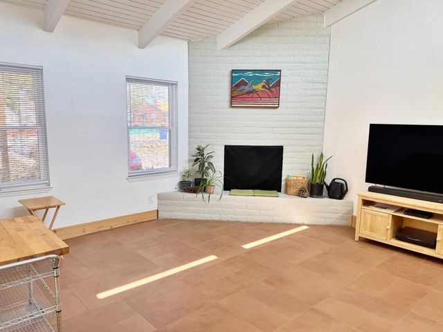 322 Columbia Drive SE B, Albuquerque, NM 87106