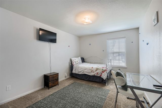 1200 Oak Creek Drive, Hutchins, TX 75141
