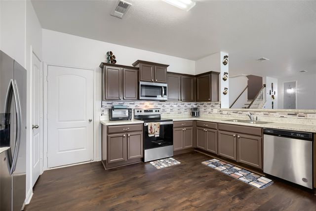 1200 Oak Creek Drive, Hutchins, TX 75141