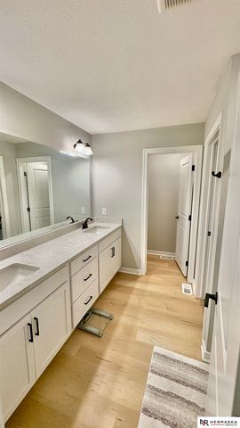 11110 Portage Drive, Papillion, NE 68046