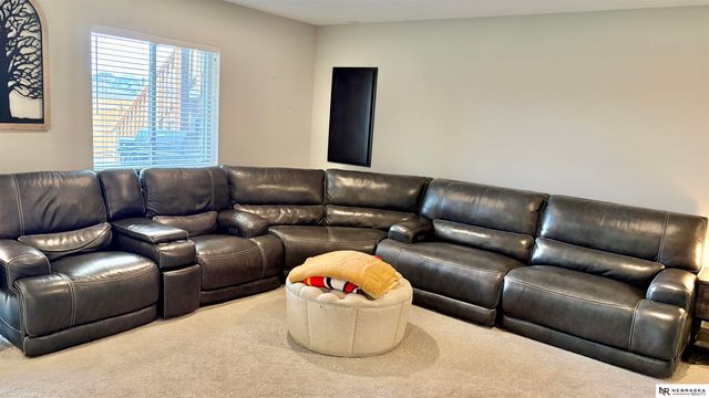 11110 Portage Drive, Papillion, NE 68046