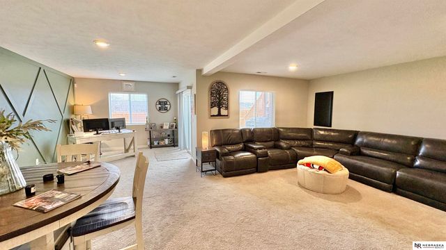 11110 Portage Drive, Papillion, NE 68046