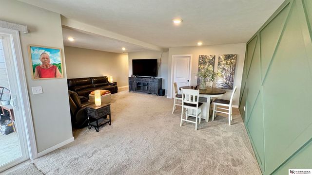 11110 Portage Drive, Papillion, NE 68046