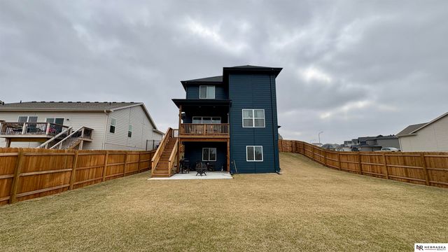 11110 Portage Drive, Papillion, NE 68046
