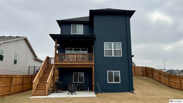 11110 Portage Drive, Papillion, NE 68046