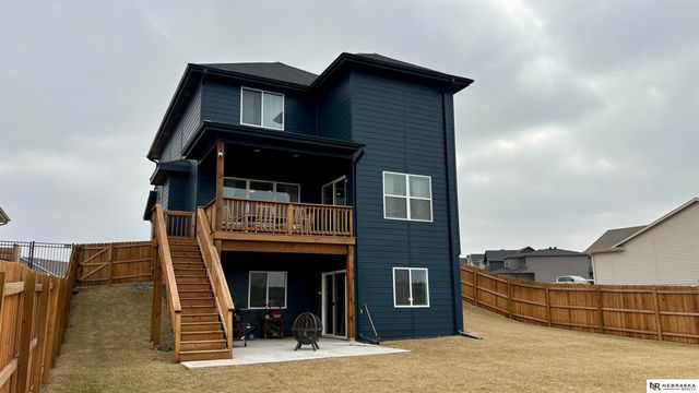 11110 Portage Drive, Papillion, NE 68046