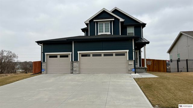 11110 Portage Drive, Papillion, NE 68046