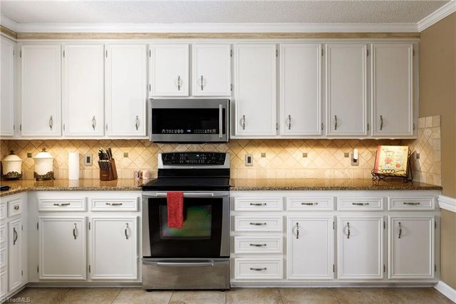 6031 Glenacre Drive, Kernersville, NC 27284