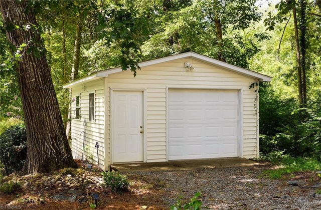 6031 Glenacre Drive, Kernersville, NC 27284