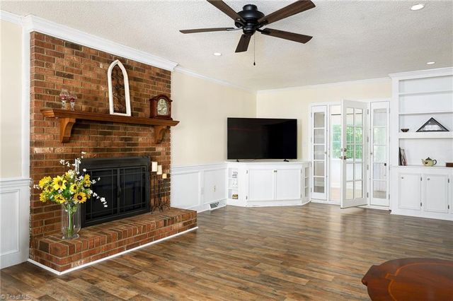 6031 Glenacre Drive, Kernersville, NC 27284
