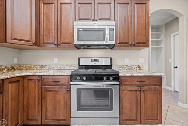 21961 Pinder Court, Macomb Twp, MI 48044