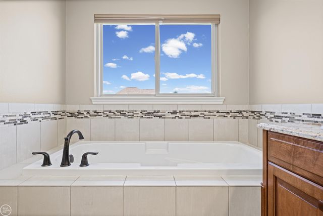 21961 Pinder Court, Macomb Twp, MI 48044