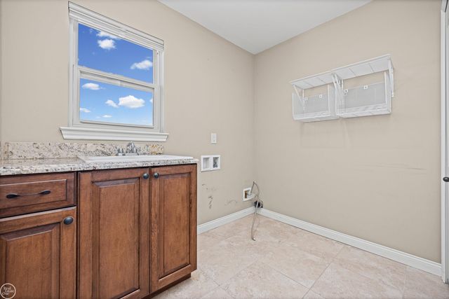21961 Pinder Court, Macomb Twp, MI 48044