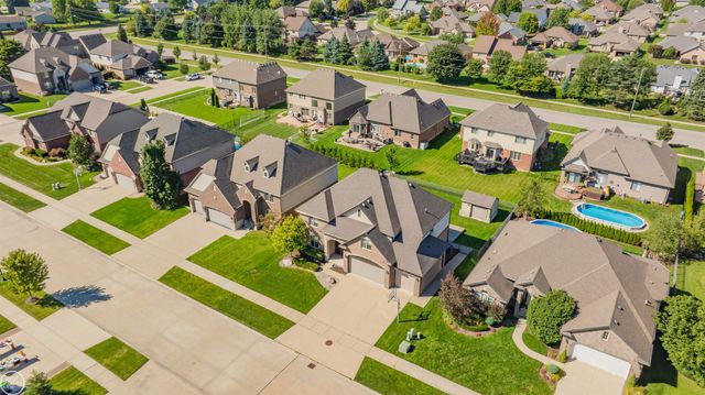 21961 Pinder Court, Macomb Twp, MI 48044